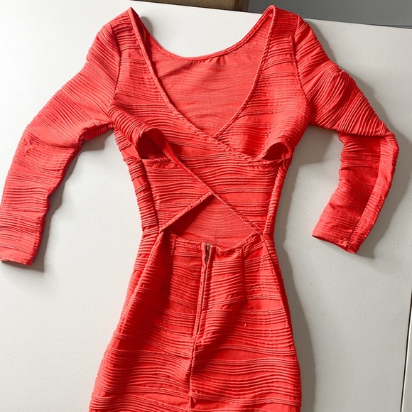 RED DRESS - Picture 2 of 4